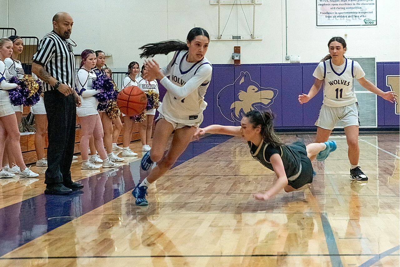 Photo by Emily Mathiessen
Sequims Gracie Chartraw runs past North Kitsap defenders on Jan. 9 in a game where she scored 34 points. The Wolves won 66-40.