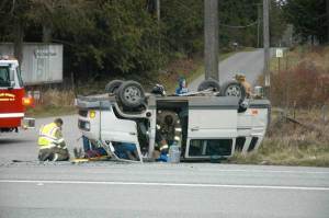 No serious injuries in U.S. 101 rollover