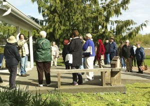 Paul Schiefen explains the distillation process to the cruise ship passengers.