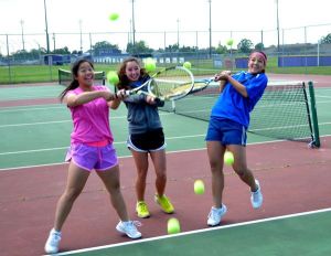Sequim High tennis players