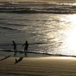Robert Steelquist shares introductory information to six ecosystems in the Pacific Northwest &mdash; coastal forests, rocky shores and tide pools, sand beaches, nearshore, rivers and estuaries. Photo by Robert Steelquist
