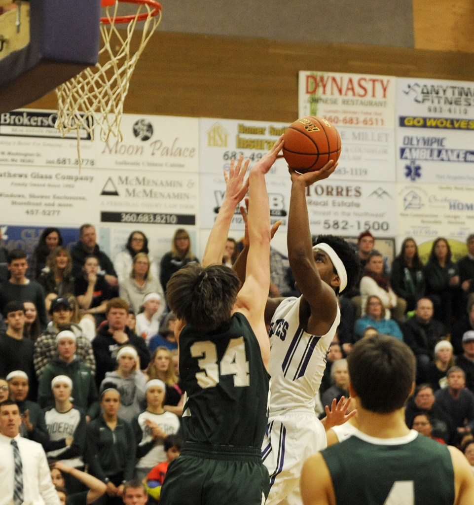 Boys basketball: Wolves fall to Roughriders, Bulldogs