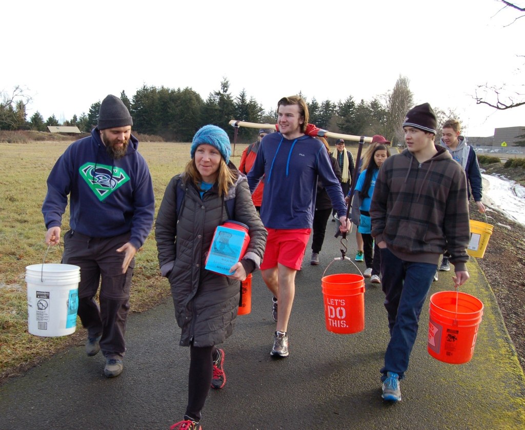 High school clubs raise awareness for women in Africa