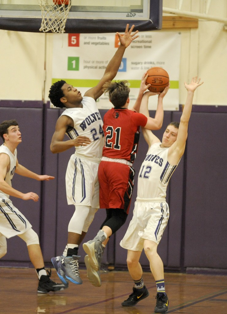 Boys basketball: Wolves cap season with three-game win streak