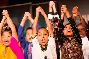 International children’s choir performs