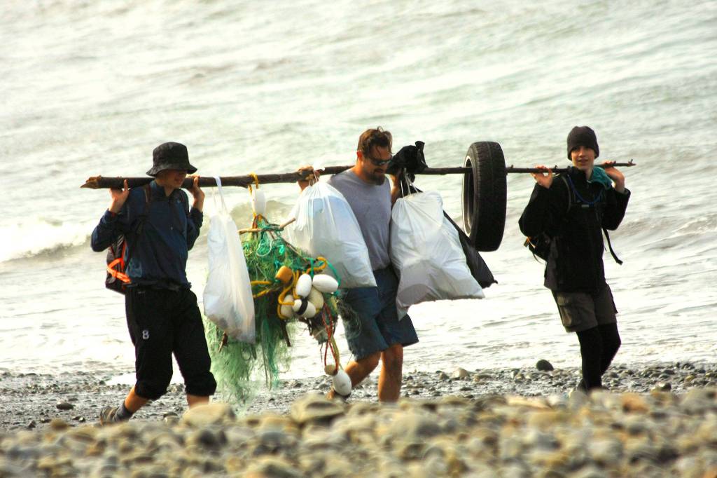 CoastSavers seeking volunteers to help clean Washington beaches