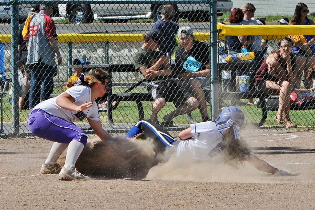 Fastpitch: Wolves fall in nailbiters at state