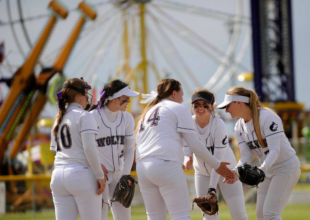 Fastpitch: Wolves take Olympic League’s No. 3 seed to districts