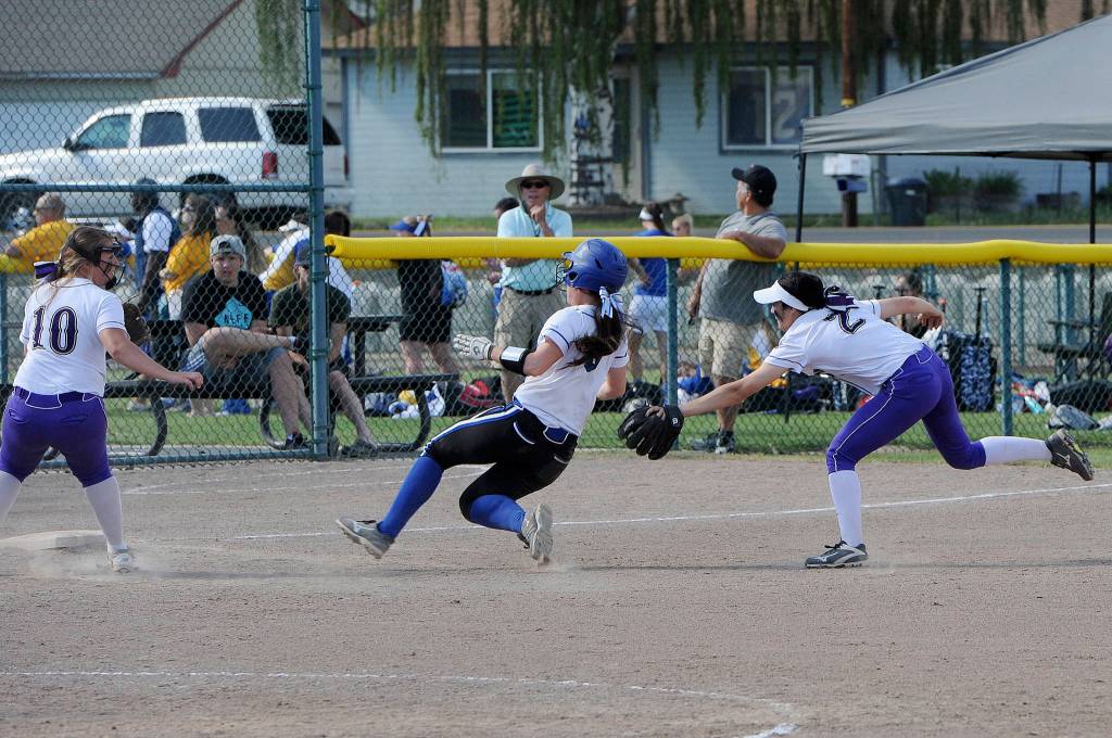 Fastpitch: Wolves fall in nailbiters at state