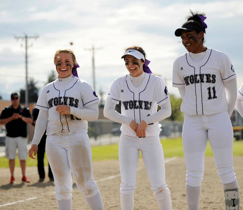 Fastpitch: Wolves take Olympic League’s No. 3 seed to districts