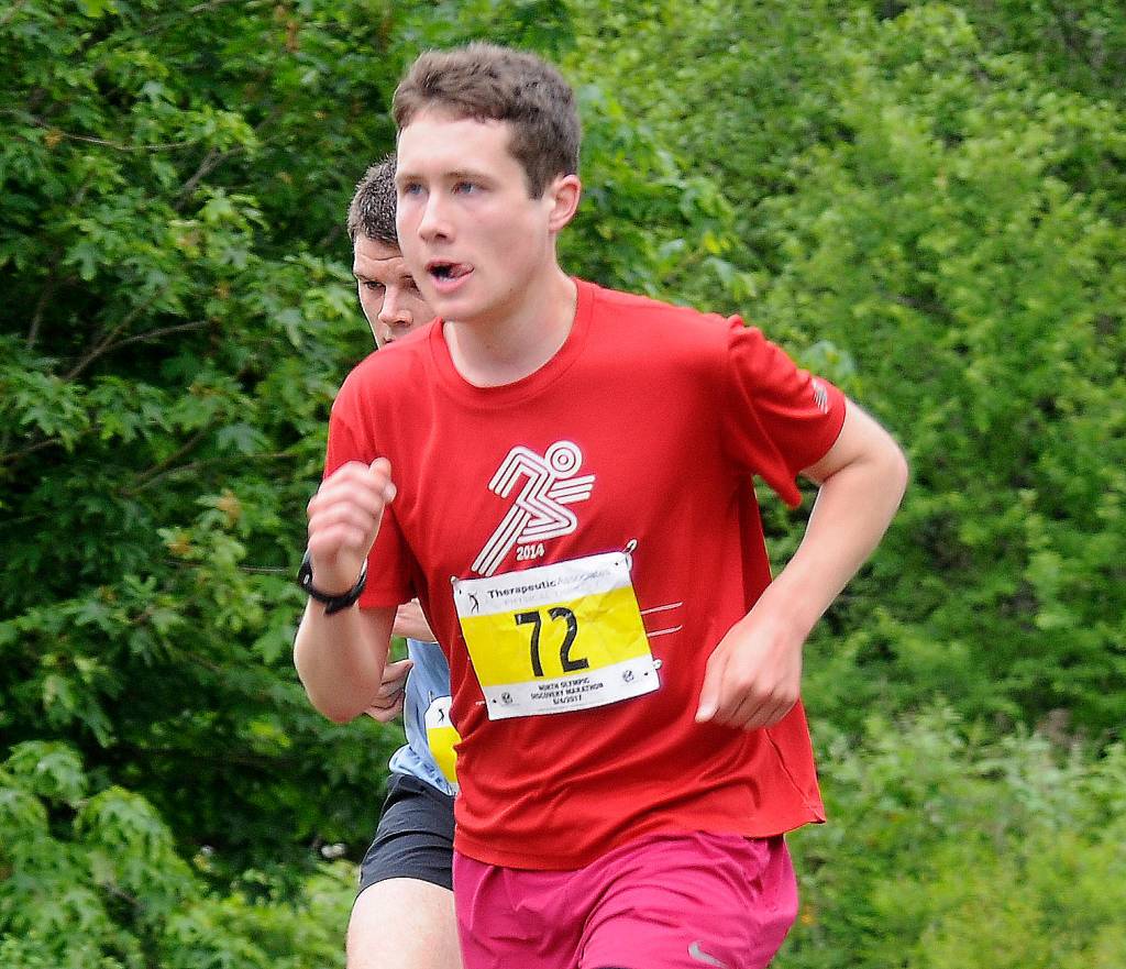 2017 North Olympic Discovery Marathon: Thousands run on a long, windy road