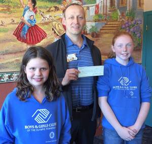Noon Rotary donates to B&G club