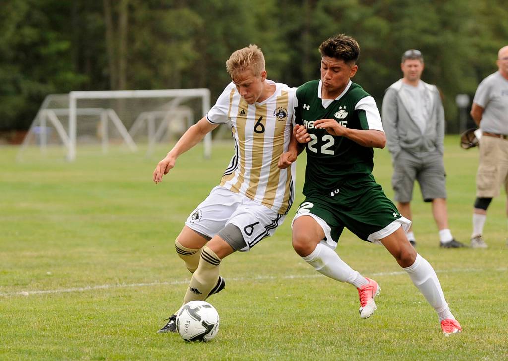 Men’s soccer preview: New coach, young roster lead Pirates in 2017