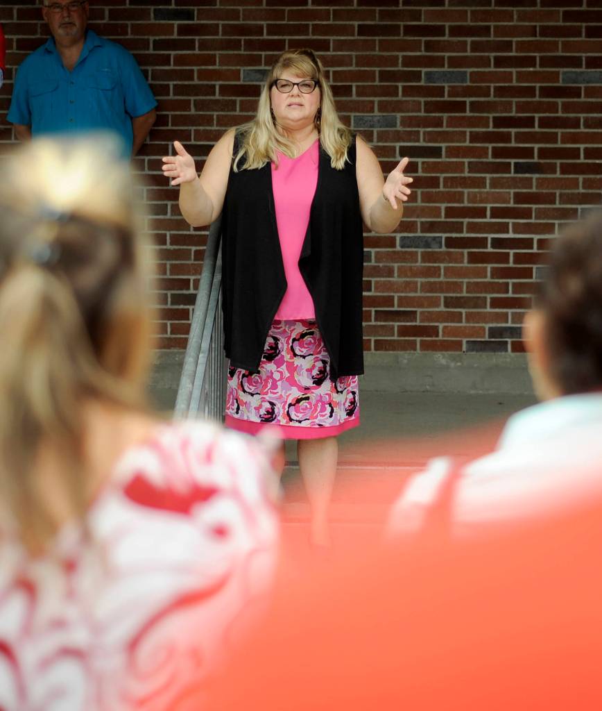 Cristi McCorkle of the Washington Education Association rallies Sequim School District teachers and school advocates prior to a Sept. 5 school board meeting. Sequim Gazette photo by Michael Dashiell