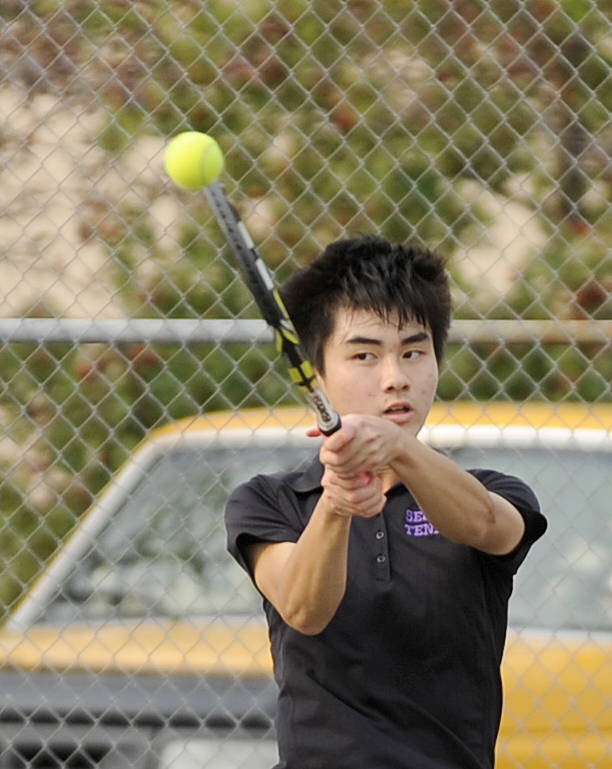 Boys tennis: Wolves batter Bulldogs, 7-0