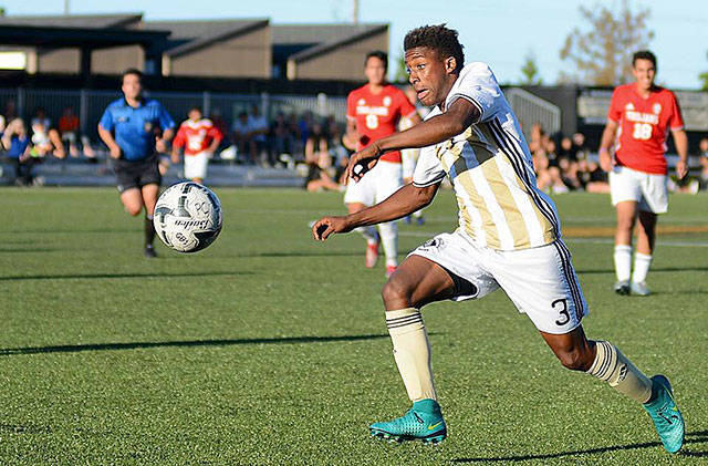 Men’s soccer: Peninsula powers past Everett, Skagit Valley
