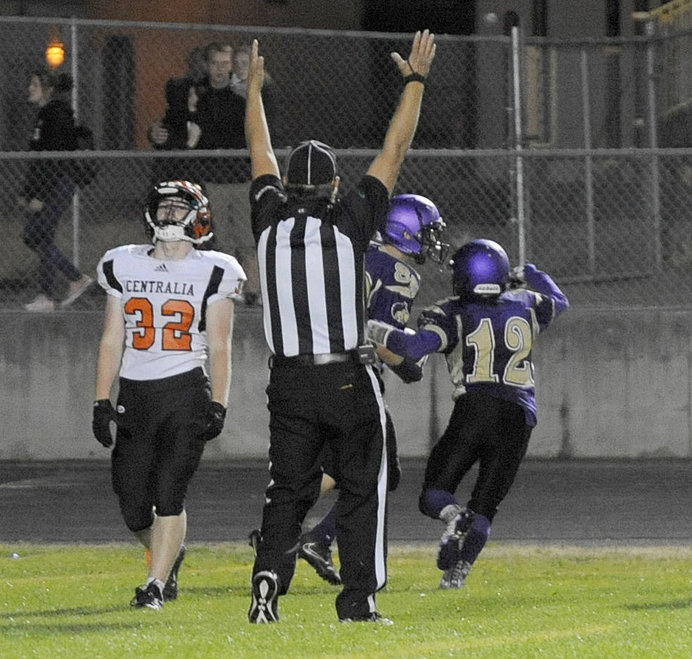 Football: Wolves complete wild comeback to tame Centralia’s Tigers