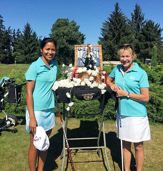 All smiles at Whine & Roses