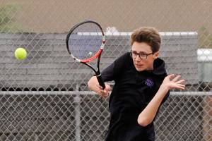 Boys tennis: Wolves cap regular season by topping Trojans