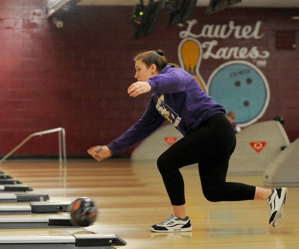 Bowling: Stauss leads Wolves into ‘17-‘18 season