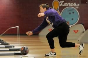 Bowling: Stauss leads Wolves into ‘17-‘18 season