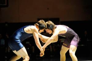 Wrestling: Wolves fall to Bulldogs to open 2018