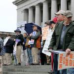 Gun rights supporters gathered on the steps of the Capitol building for a rally Friday. (Taylor McAvoy/WNPA Olympia News Bureau)