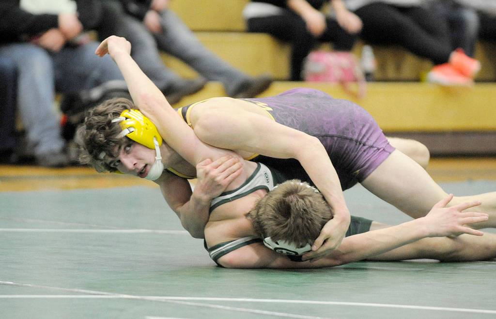 Wrestling: Wolves do battle at Axe SLIDESHOW