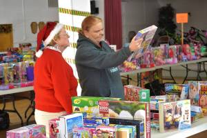 Community Aid helps bring toys to Sequims kids once again