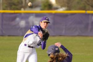 Baseball: Wolves can’t match offense with Bulldogs, Vikings