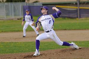Baseball: Wolves topple Vikings in upset