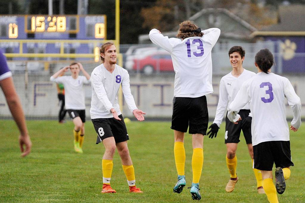 Boys soccer: Wolves rout Vikings in key Olympic League match-up