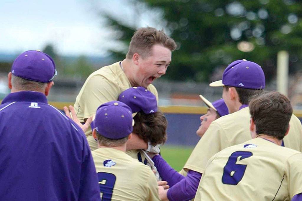 Baseball: Walk-off win caps wild week for Wolves