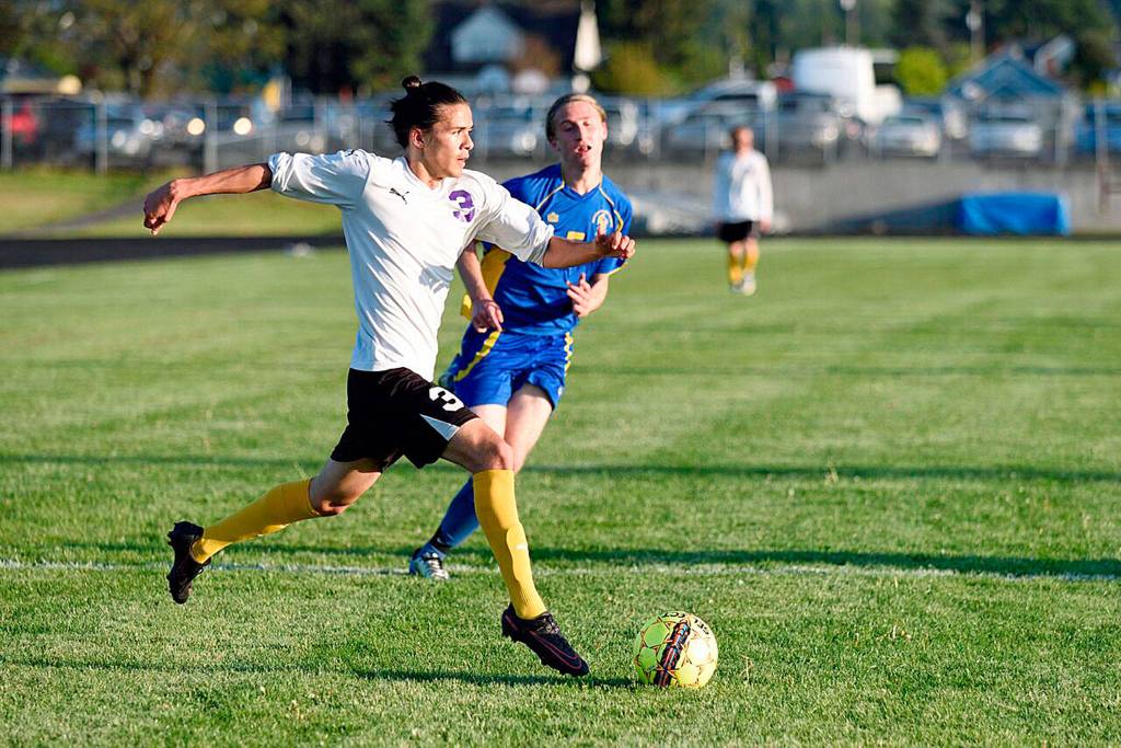 Boys soccer: Wolves rout Bremerton, set to play Orting in district opener