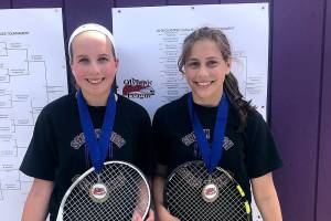 Girls tennis: Wiker, Dietzman take league doubles title