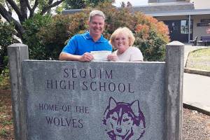 Golf tourney raises $11K+ for senior graduation party