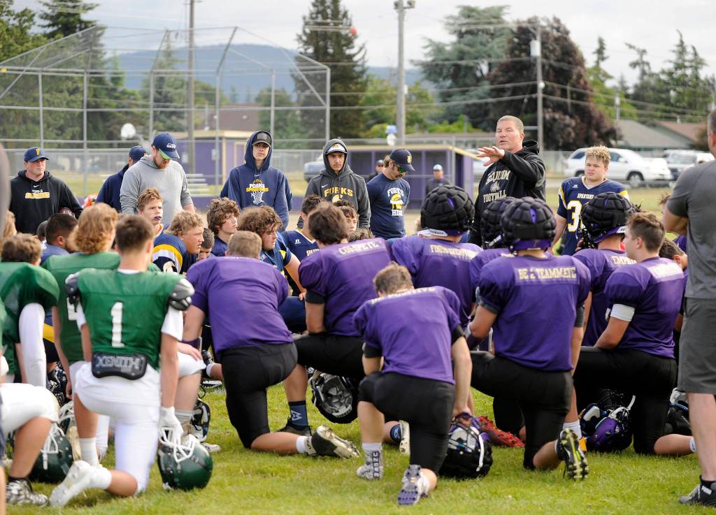 Prep football: Wolves, Riders, Spartans scrimmage