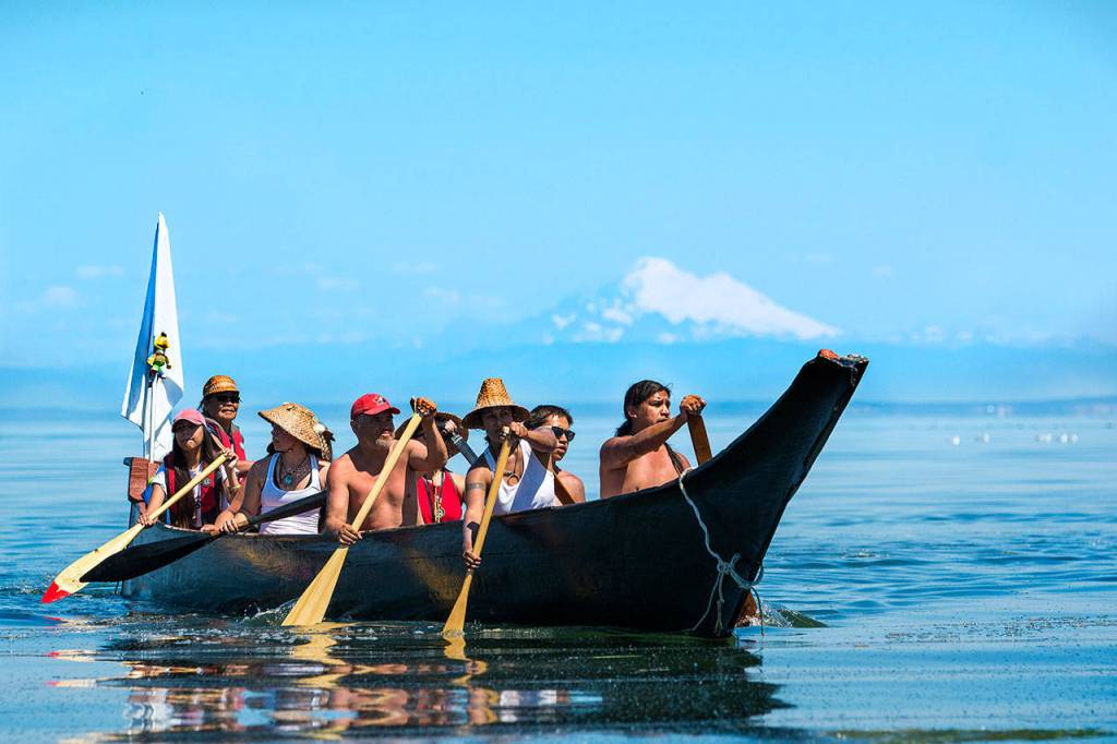 Canoes welcomed at Hollywood Beach during Paddle to Puyallup