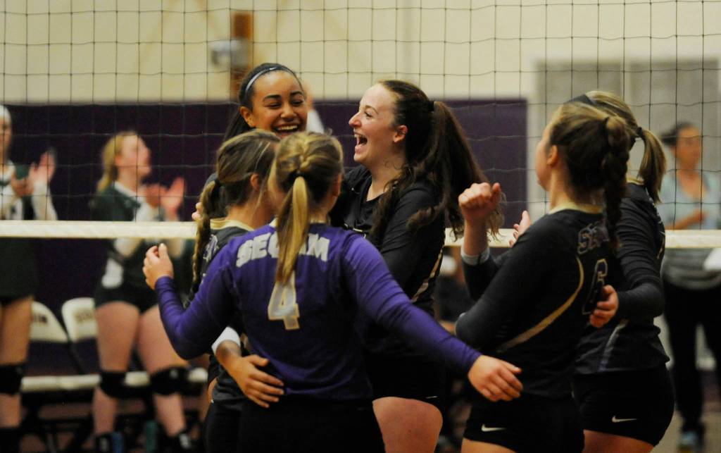 Volleyball: Wolves rout Riders in three sets