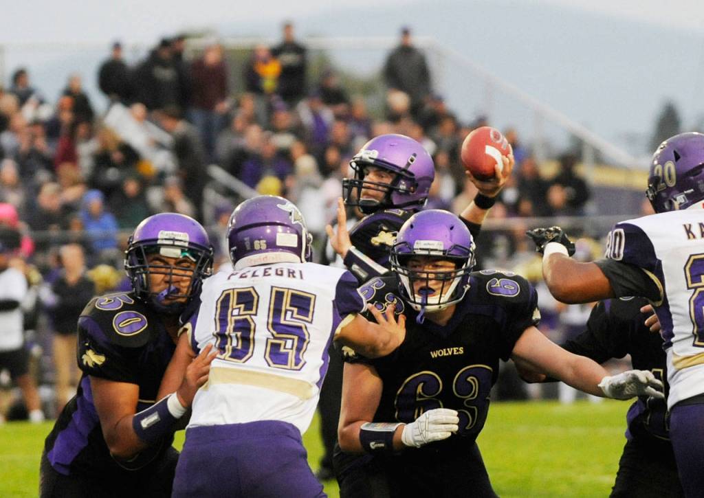 Football: Cowan leads upset of No. 9-ranked Vikings