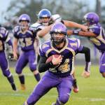 Football: Wolves bear down, shut out Bulldogs