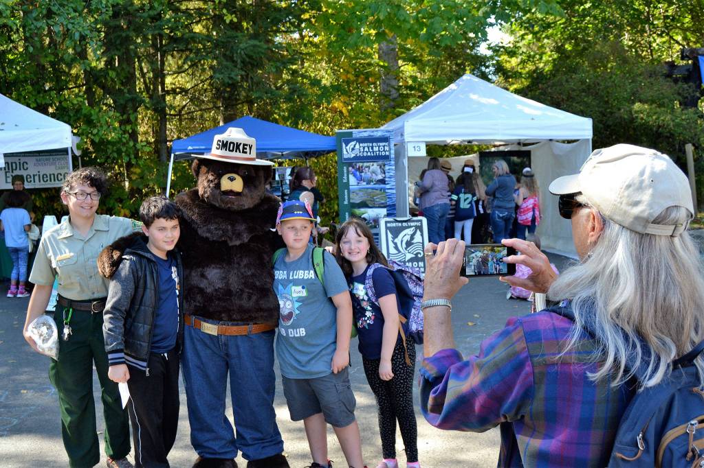 Smokey Bear lines up for proud grandparent volunteer Mikie Morris with, from left, Alex Crnic, field ranger for the U.S. Forest Service, Lincoln Terwilliger, 9, Avery Morris, 10, and Sophia Rhynes, 9. Sequim Gazette photo by Matthew Nash