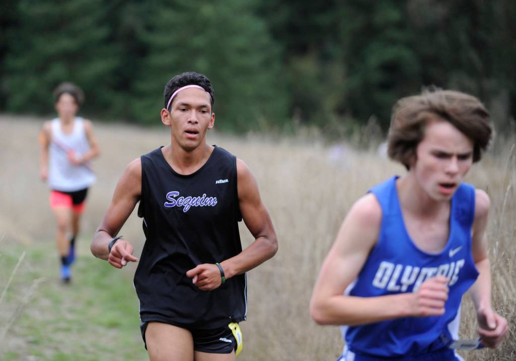 Sequims Trey Brouillard, center, competes against Olympic and Port Townsend at Robin Hill County Park on Oct. 4. Sequim Gazette photo by Michael Dashiell