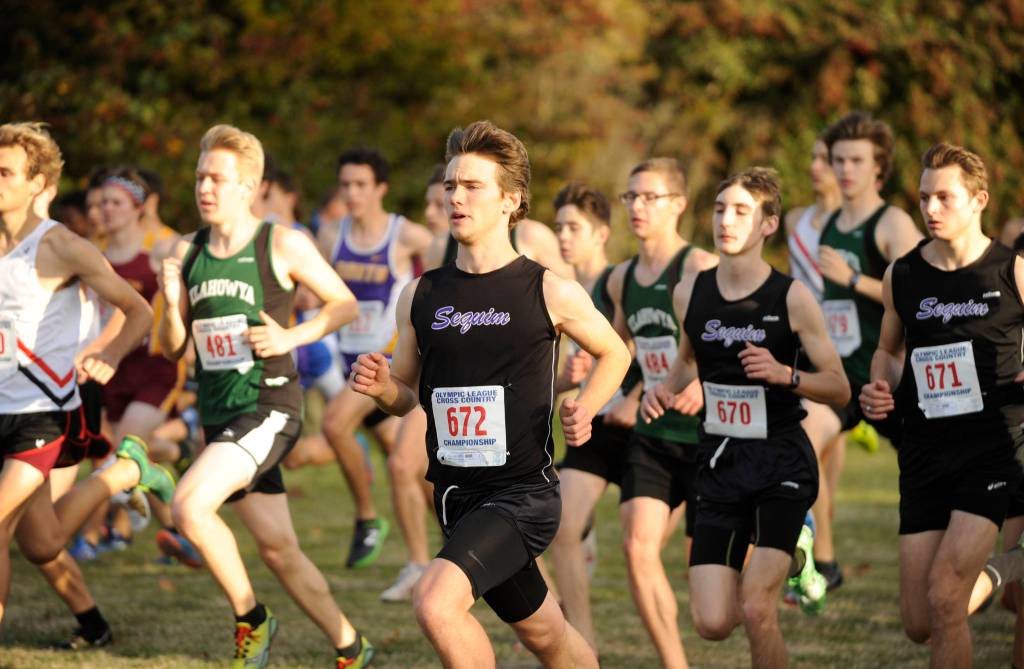 Sequim senior Liam Byrne, center, races to a 10th-place finish at the 2018 Olympic League meet last week in Port Townsend. Sequim Gazette photo by Michael Dashiell