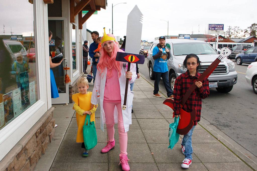 Cruisin’ for candy: Trick-or-treaters seek sweets in Sequim on Halloween