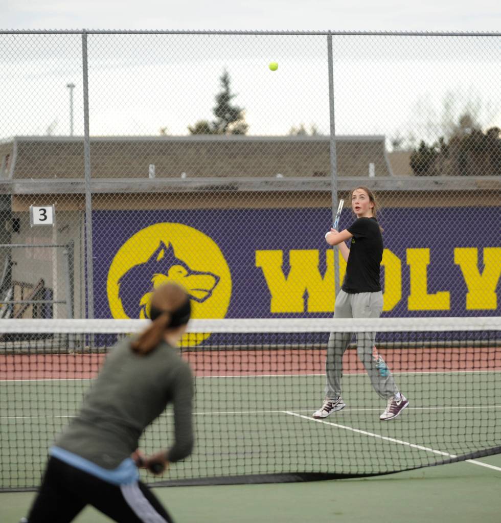 Girls tennis: Sequim sweeps Riders, Eagles