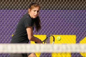 Girls tennis: Wolves stay perfect on courts