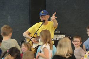 Caspar Babypants return to peninsula for concert series