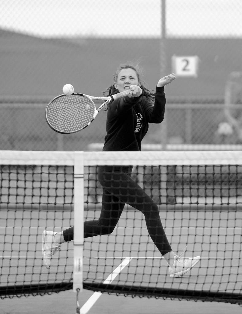 Girls tennis: Wolves clinch league title with wins