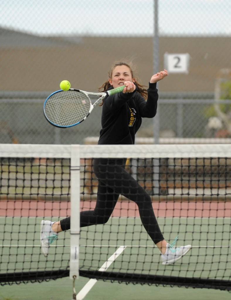 Girls tennis: Wolves clinch league title with wins